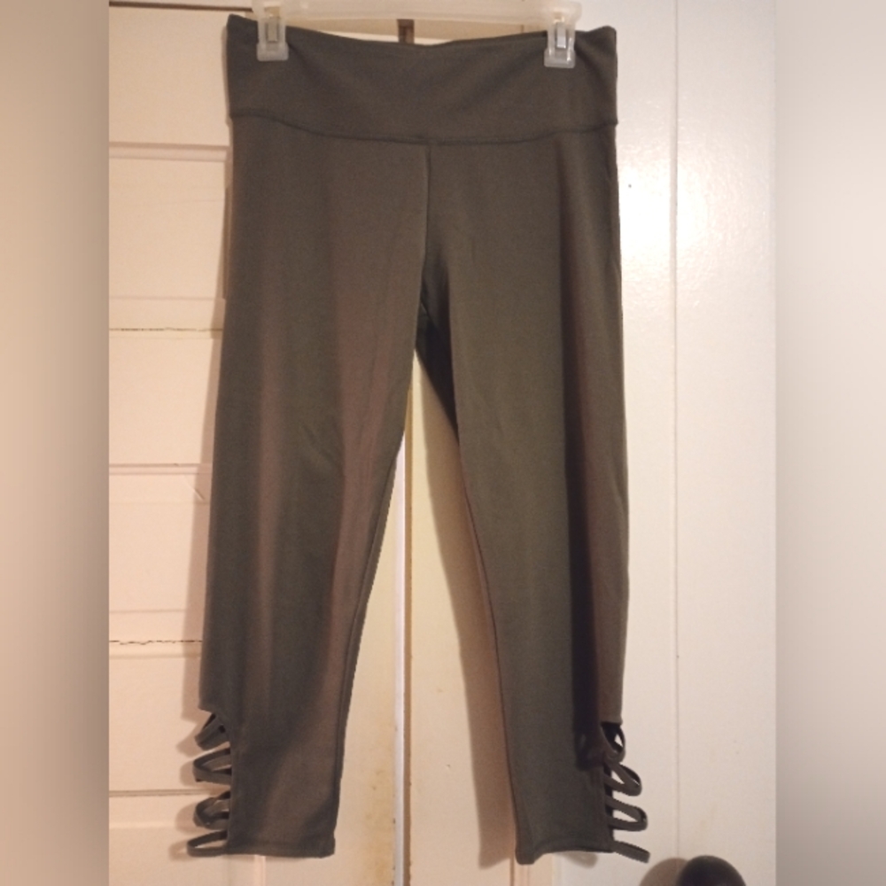 T4T Capri Length Leggings